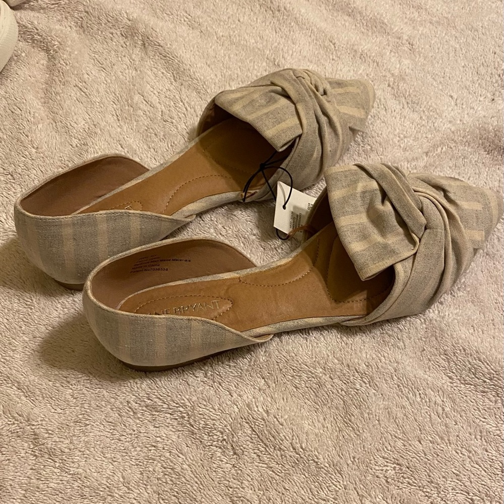 Women’s shoes, size 9W